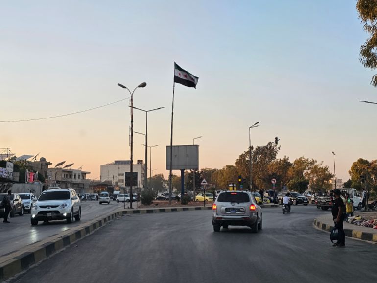 دوار باب الهوى الحدودي مع تركيا شمال سوريا(الجزيرة نت)