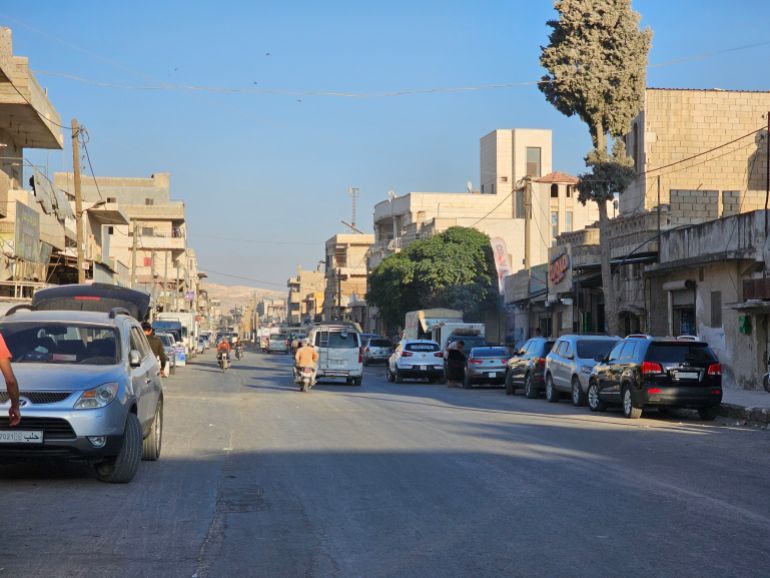 منطقة الدانا وسرمدا تضم مئات آلاف النازحين منذ عدة سنوات(الجزيرة نت)