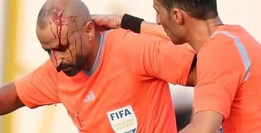 «طوبة» تلغي مباراة البنزرتي والأفريقي في الدوري التونسي بعد إصابة دموية لحكم راية «طوبة» تلغي مباراة البنزرتي والأفريقي في الدوري التونسي بعد إصابة دموية لحكم راية
