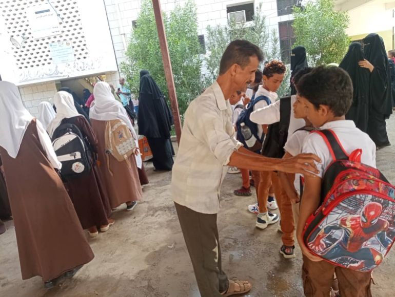 اقبال ضعيف للطلاب في اليوم الأول للعام الدراسي الجديد (الجزيرة نت) (2)