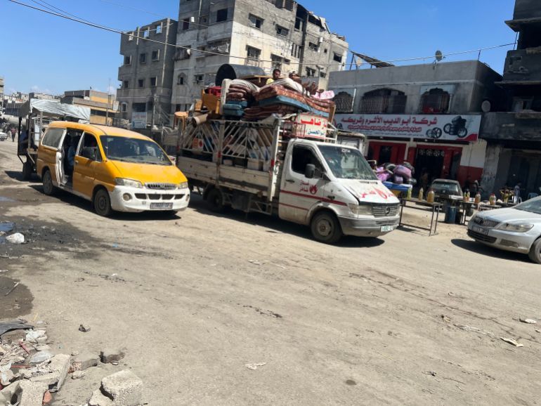تحوّل شارع الجلاء في حي الشيخ رضوان إلى شارع