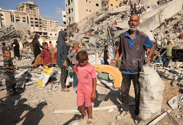Palestinians inspect the site of an Israeli air strike from earlier today that destroyed a residential building, in Gaza City, September 6, 2025. REUTERS/Dawoud Abu Alkas