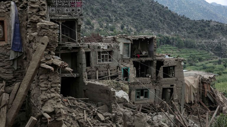 epa12349996 A view of the houses damaged in the earthquake in Kunar, Afghanistan, 03 September 2025. At least 1400 people have been killed and some 2,000 injured after a shallow magnitude-6.0 earthquake and several aftershocks shook Nangarhar and Kunar in eastern Afghanistan overnight, officials reported. EPA/SAMIULLAH POPAL