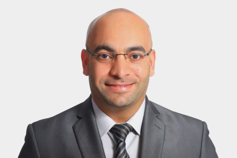 الدكتور يعقوب عبدالله يوسف استشاري طب وجراحة أورام العيون ورئيس وحدة أورام العيون / مركز الحسين للسرطان