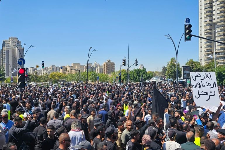 حشود من أهالي النقب يشاركون في مظاهرة حراك الكرامة في مدينة بئر السبع رفض لمخطط الهدم والتهجير في النقب لجنة التوجيه العليا لعرب النقب