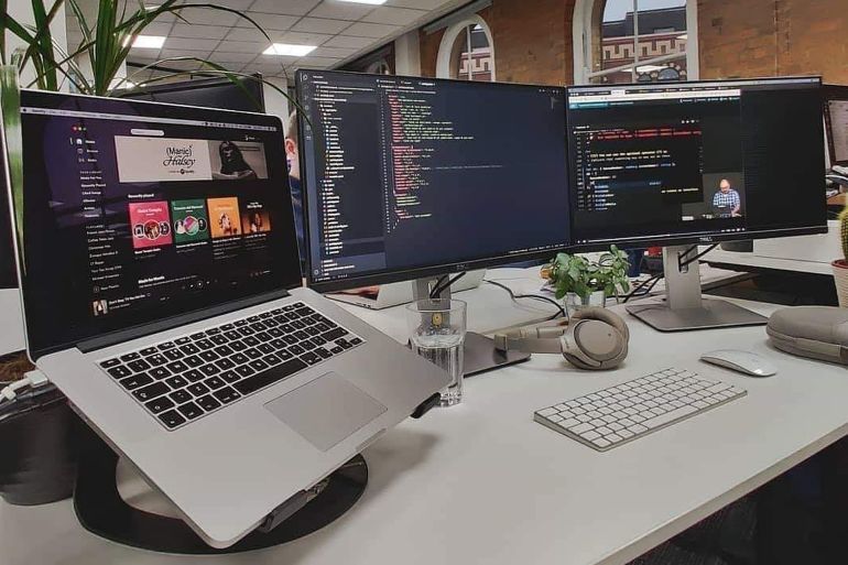 البرمجة وسيلة من وسائل حلول مشاكل المجتمعات - مواقع التواصل