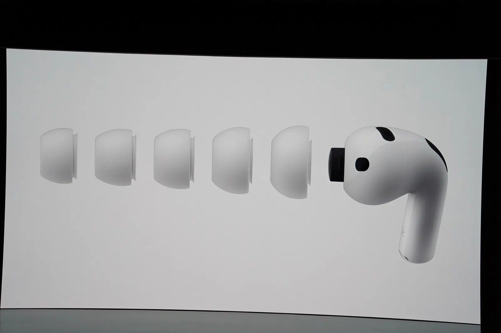 AirPods Pro 3 (4) AirPods Pro 3 (4)