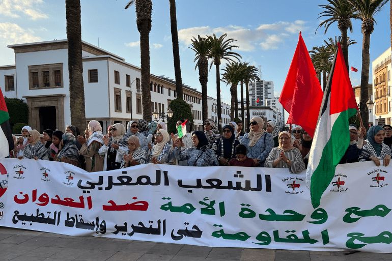 الصورة 6 و 7 / المغرب/ الرباط/ سناء القويطي/ صور من الوقفة أمام البرلمان/ مصدر الصورة: سناء القويطي