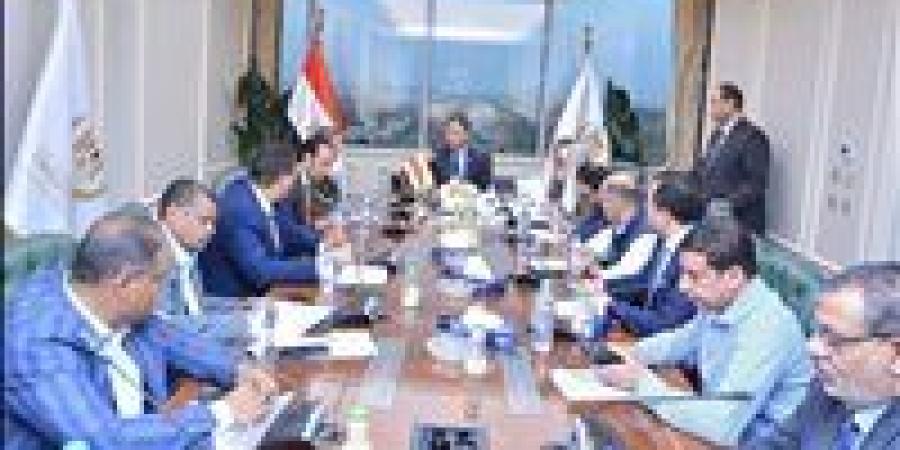 وزير التموين والتجارة الداخلية يلتقي بعدد من أعضاء مجلسي النواب والشيوخ - زاجل الإخباري
