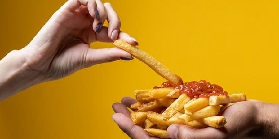 اليوم العالمي للامتناع عن الحمية الغذائية.. 3 أبراج مستحيل تعمل دايت - زاجل الإخباري