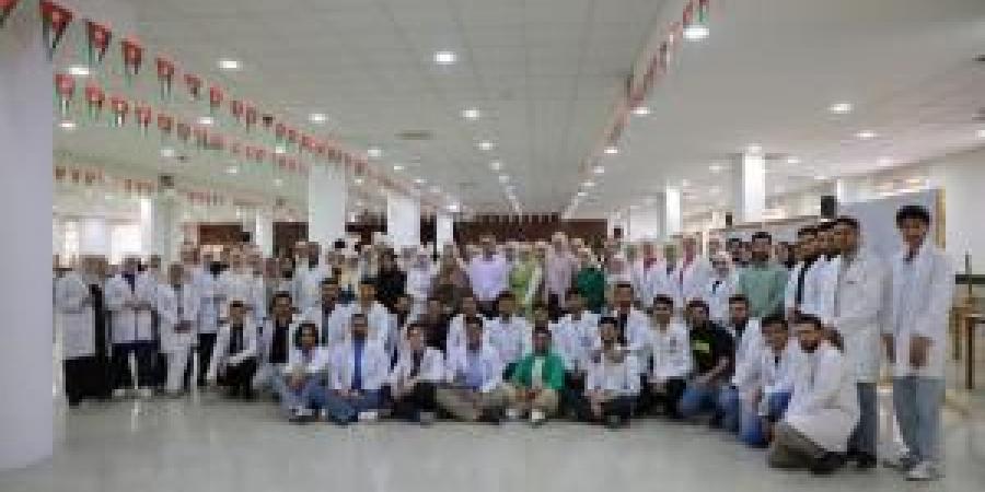 كلية الصيدلة تقيم معرض الملصقات لطلبة مادة "حالات في المداواة 2" - زاجل الإخباري