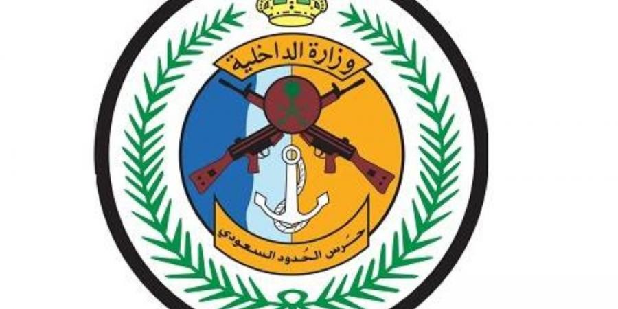 حرس الحدود ينقذ 10 مقيمين من الجنسية المصرية بعد جنوح واسطتهم البحرية بالقنفذة - زاجل الإخباري