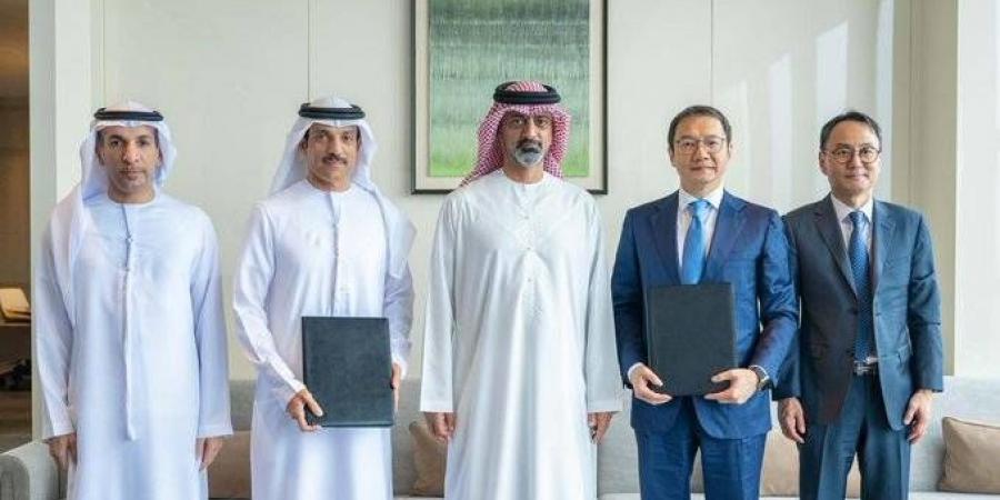 عمار بن حميد يشهد توقيع مذكرة تفاهم لتطوير ميناء عجمان بمليار درهم - زاجل الإخباري