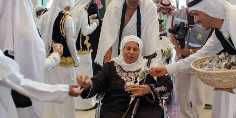 وصول ضيوف خادم الحرمين من أسر الشهداء والأسرى الفلسطينيين - زاجل الإخباري