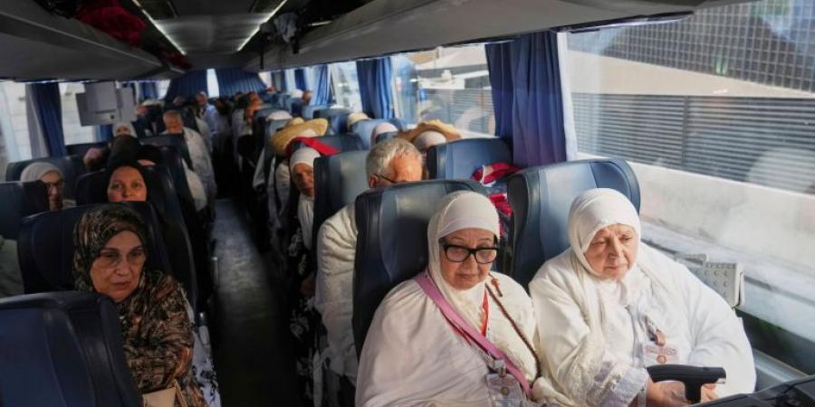 بالصور.. الحجاج في طريقهم إلى منى لقضاء يوم التروية - زاجل الإخباري