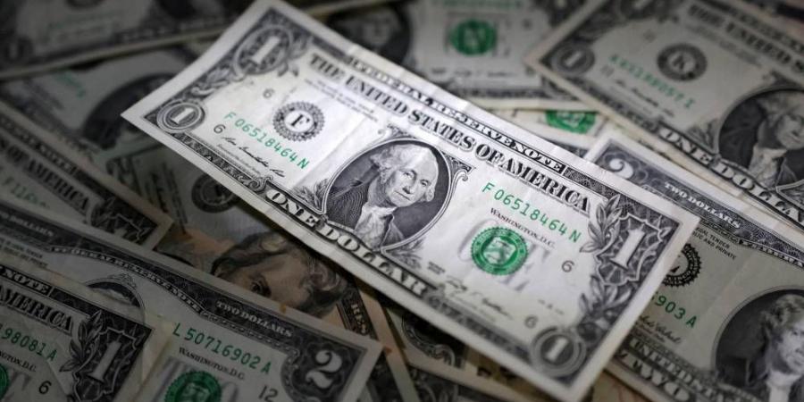 الدولار يهبط مع تراجع الاقتصاد الأمريكي والأزمات التجارية - زاجل الإخباري