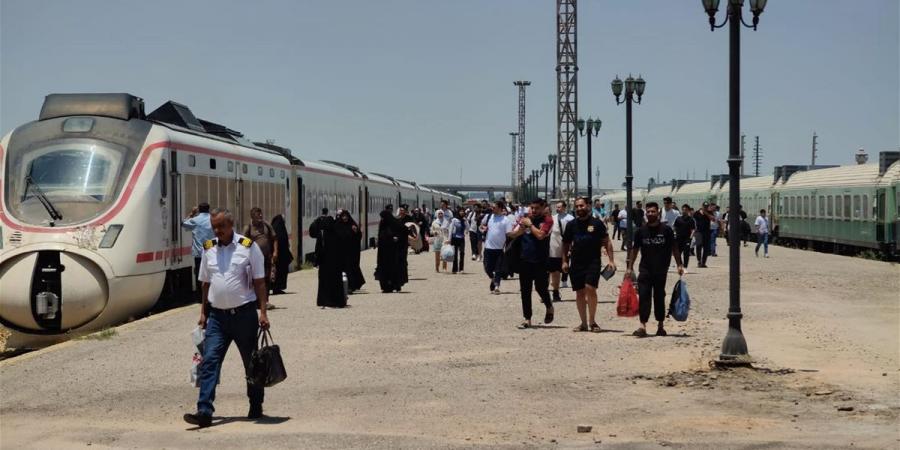 مشاهد من وصول قطارات الجماهير الرياضية من البصرة إلى بغداد - زاجل الإخباري
