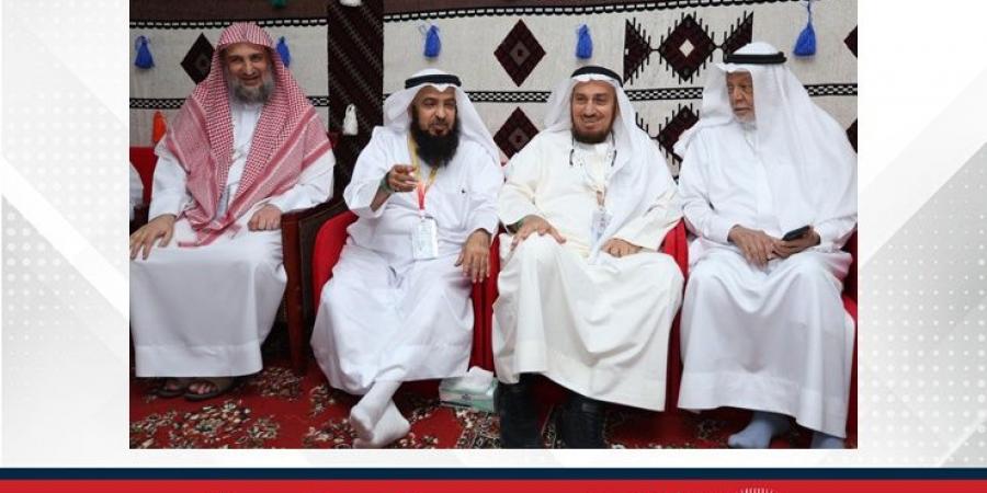 رئيس بعثة مملكة البحرين للحج يزور حملات الحج البحرينية في مشعر منى - زاجل الإخباري