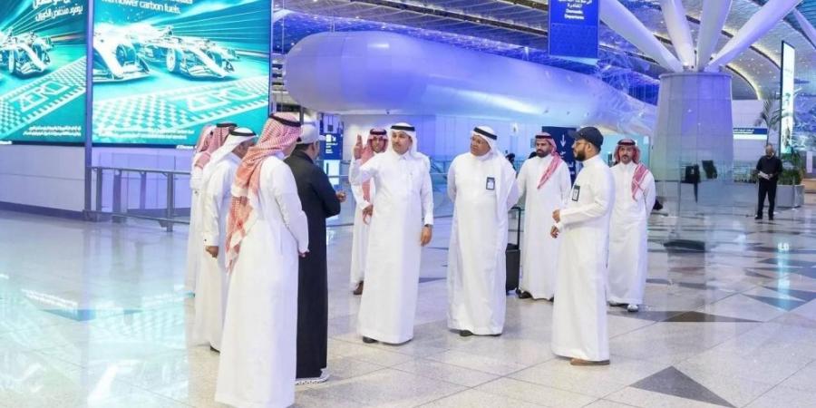 وزير النقل يقف على جاهزية مطار الملك عبدالعزيز الدولي لمرحلة مغادرة الحجاج - زاجل الإخباري