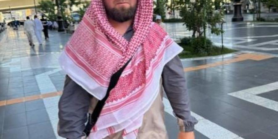 الشماغ.. تجربة ضيوف الرحمن للزي السعودي - زاجل الإخباري