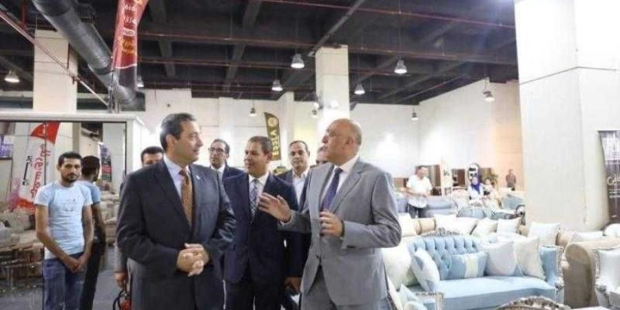رئيس جهاز تنمية المشروعات ومحافظ دمياط في جولة تفقدية بمعرض صنع في دمياط - زاجل الإخباري