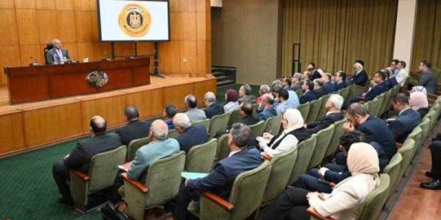 وزير الصناعة والنقل يوجه بضرورة العمل مع منتجي الأسمنت على سرعة تشغيل خطوط الإنتاج المتوقفة في خلال شهر كحد أقصى - زاجل الإخباري