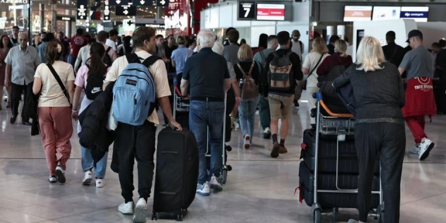 إلغاء 40% من الرحلات الجوية في مطارات باريس بسبب الإضراب - زاجل الإخباري