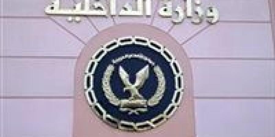 ملابسات فيديو تضمن سير سيارة أجرة برعونة وتلويح أحد مستقليها بسلاح أبيض - زاجل الإخباري