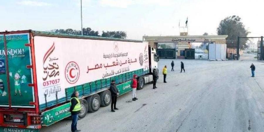 دخول شاحنات القافلة الثامنة عشرة للمساعدات من مصر إلى غزة - زاجل الإخباري
