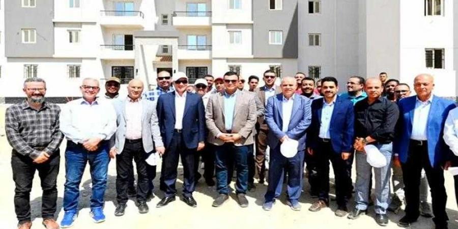 وزير الإسكان يتفقد المركز التكنولوجي لخدمة المواطنين بالعبور الجديدة ويتابع موقف مشروعي ”ديارنا” و”سكن لكل المصريين” - زاجل الإخباري