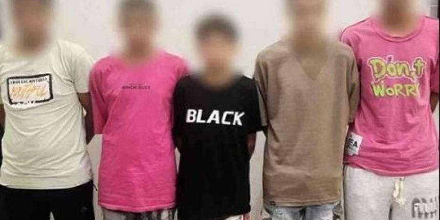 كشف ملابسات فيديو تضمن قيام 5 أشخاص بالتعدى على أخر بالضرب وإحداث إصابته بالأسكندرية - زاجل الإخباري