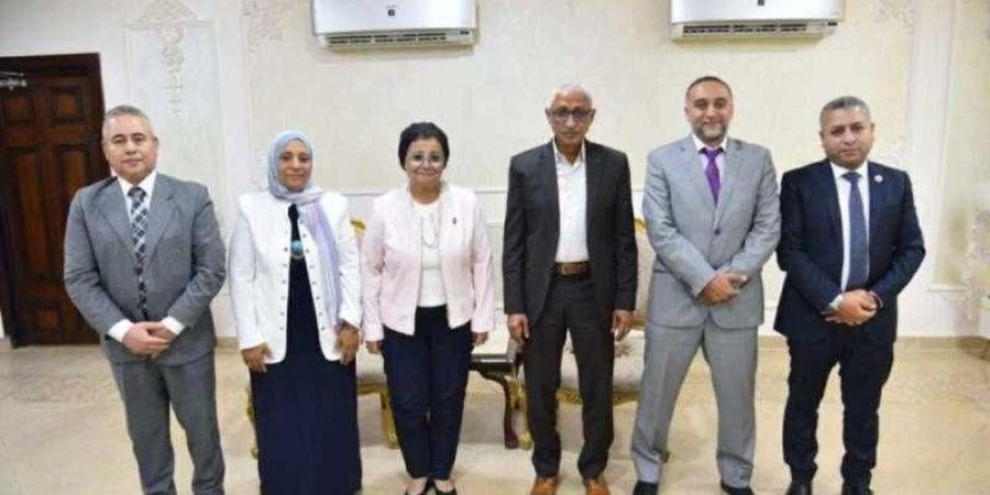 محافظ شمال سيناء يستقبل نائب وزير الصحة لتعزيز تنفيذ الخطة العاجلة للسكان والتنمية - زاجل الإخباري