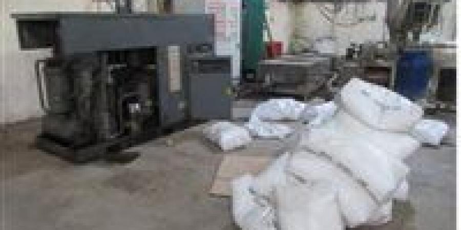 ضبط مصنع "دون ترخيص" لإنتاج الأعلاف الحيوانية المغشوشة بالقليوبية - زاجل الإخباري