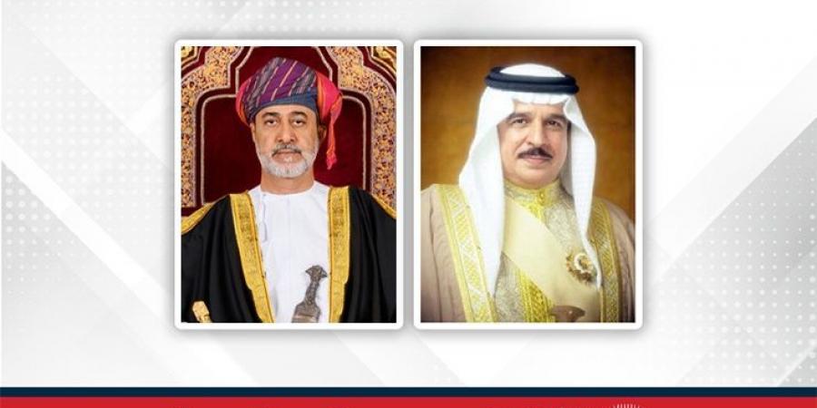 جلالة الملك المعظم وجلالة سلطان عُمان يعقدان لقاءً وديًا ببيت الرباط العامر بصلالة - زاجل الإخباري