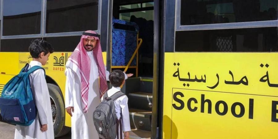 النقل: يجب الالتزام باشتراطات السلامة في حافلات نقل الطلاب - زاجل الإخباري
