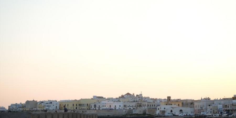 غاليبولي الإيطالية.. التاريخ يمشي حافيا على أطراف الموج - زاجل الإخباري