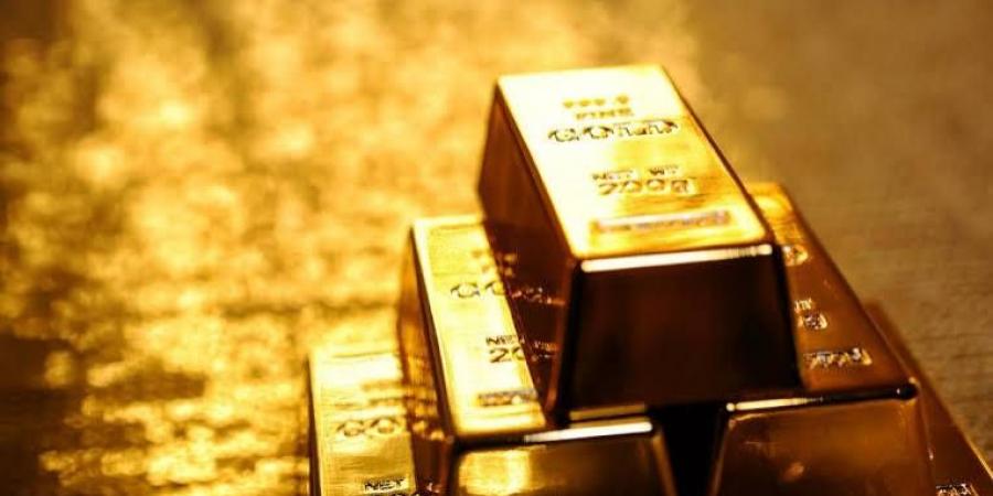 الذهب يتراجع من أعلى مستوى في أسبوعين مع ارتفاع الدولار - زاجل الإخباري