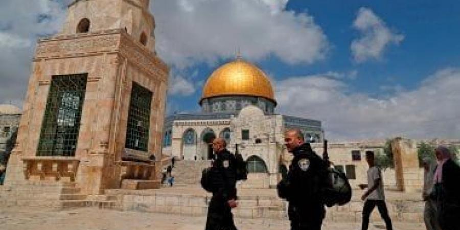 مستوطنون إسرائيليون يقتحمون باحات المسجد الأقصى - زاجل الإخباري
