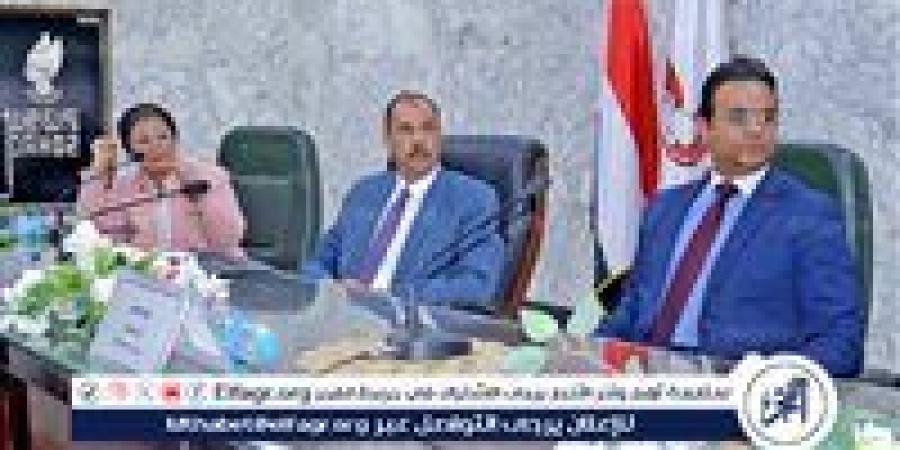 محافظ سوهاج ونائب وزير الصحة يعقدان الاجتماع الدوري للمجلس الإقليمي للسكان - زاجل الإخباري