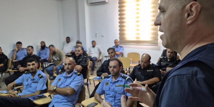 بالصور | 30 ضابطًا ليبيًا يتدربون على أجهزة فحص متطورة بالأشعة السينية لتعزيز مكافحة التهريب - زاجل الإخباري