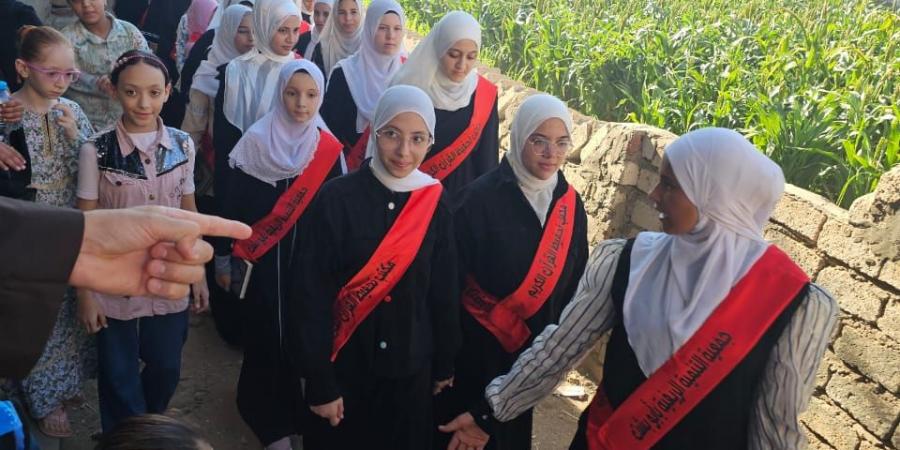 شاهد: مسيرة بالمصاحف لـ حافظي القرآن الكريم كاملًا في المنيا - زاجل الإخباري