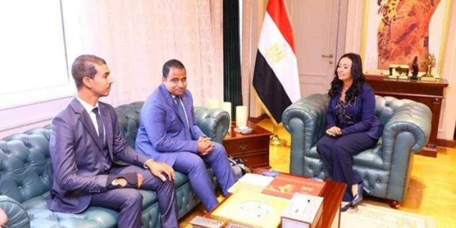 وزيرة التضامن الاجتماعي تلتقي ممثلي مؤسسة ”ظواهر” بالأقصر - زاجل الإخباري