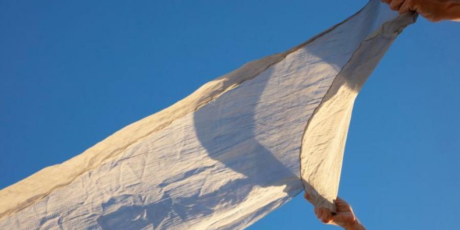 لماذا يتجعد الكتان بسرعة وكيف نحافظ على مظهره الأنيق؟ - زاجل الإخباري