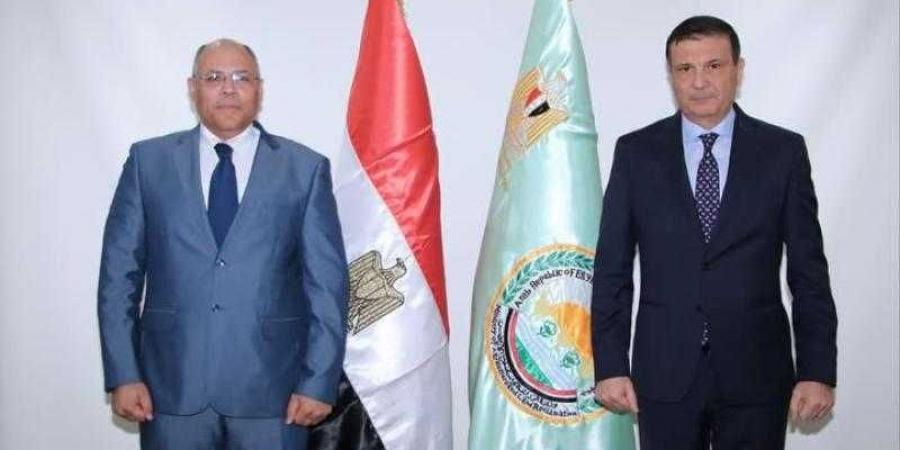 وزير الزراعة يبحث مع سفير مصر الجديد لدى الكويت تعزيز التعاون الزراعي - زاجل الإخباري