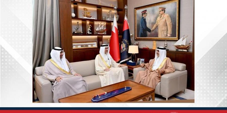 وزير الداخلية يشيد بعراقة الدبلوماسية البحرينية ويؤكد على دور سفارات المملكة في نقل الصورة الحضارية وما تنعم به البلاد من استقرار أمني - زاجل الإخباري