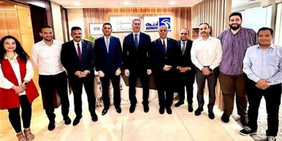 وزير البترول والثروة المعدنية يتفقد مقر شركة إنبي في أبوظبي - زاجل الإخباري
