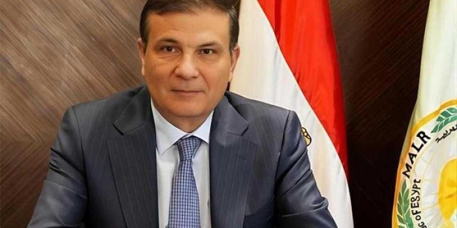 وزير الزراعة يتابع جهود وأعمال توفير الأسمدة وضمان وصولها للمزارعين في جميع المحافظات - زاجل الإخباري
