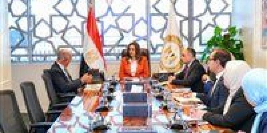 منال عوض تعقد اجتماعًا تنسيقيا مع مساعد وزير الخارجية لشئون المناخ والبيئة والتنمية المستدامة - زاجل الإخباري