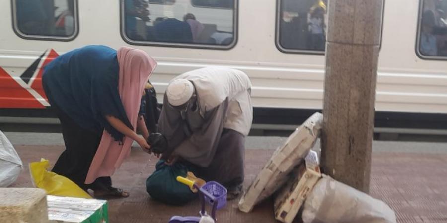 قطار العودة الطوعية للسودانيين.. ألم فراق القاهرة وأمل عناق الخرطوم - زاجل الإخباري