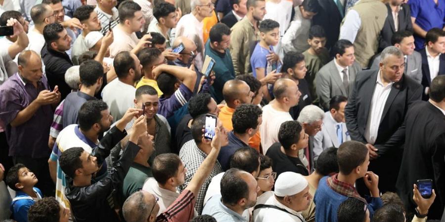 وزراء الأوقاف والشباب والري والمفتي يؤدون صلاة الجمعة بمسجد الفتح بالزقازيق - زاجل الإخباري